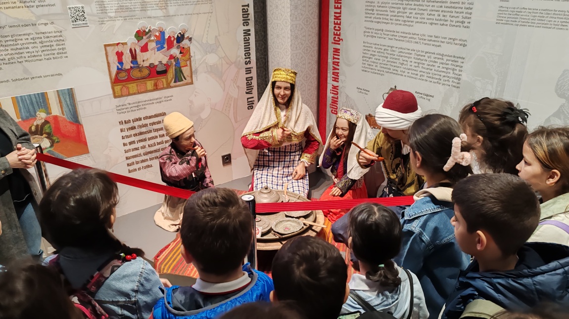 ÇEDES Projesi Kapsamında 4/C ve 4/D sınıflarımızın Kartepe Tarihi Hikmetiye Camii ve Osmanlı Günlük Yaşam Müzesi ziyareti